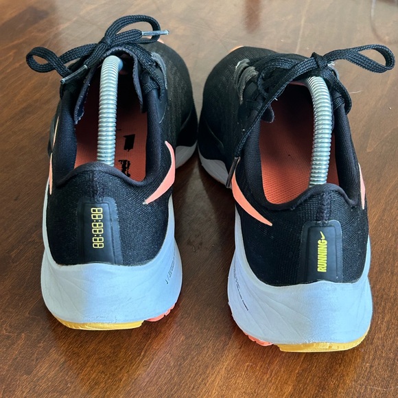 Nike Air Zoom Pegasus Men's 9 Black Bright Mango Sneaker 2020  BQ9646-010 - Picture 5 of 11